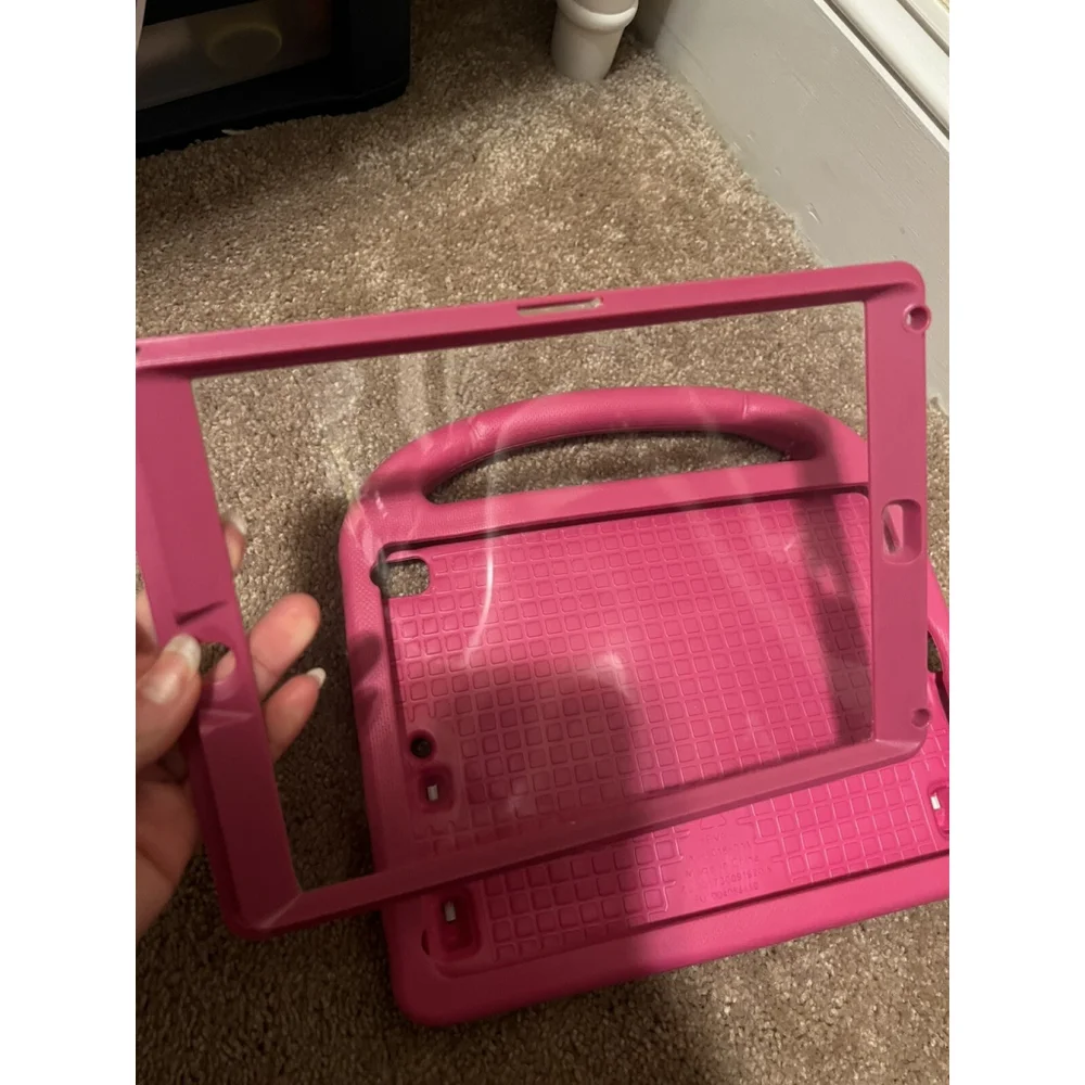 Ipad 5th /6th generation case Pink color 9.5”used